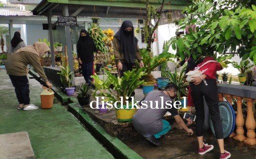 osis-sman-1-soppeng-laksanakan-program-kebersihan-untuk-mewujudkan-sekolah-sehat